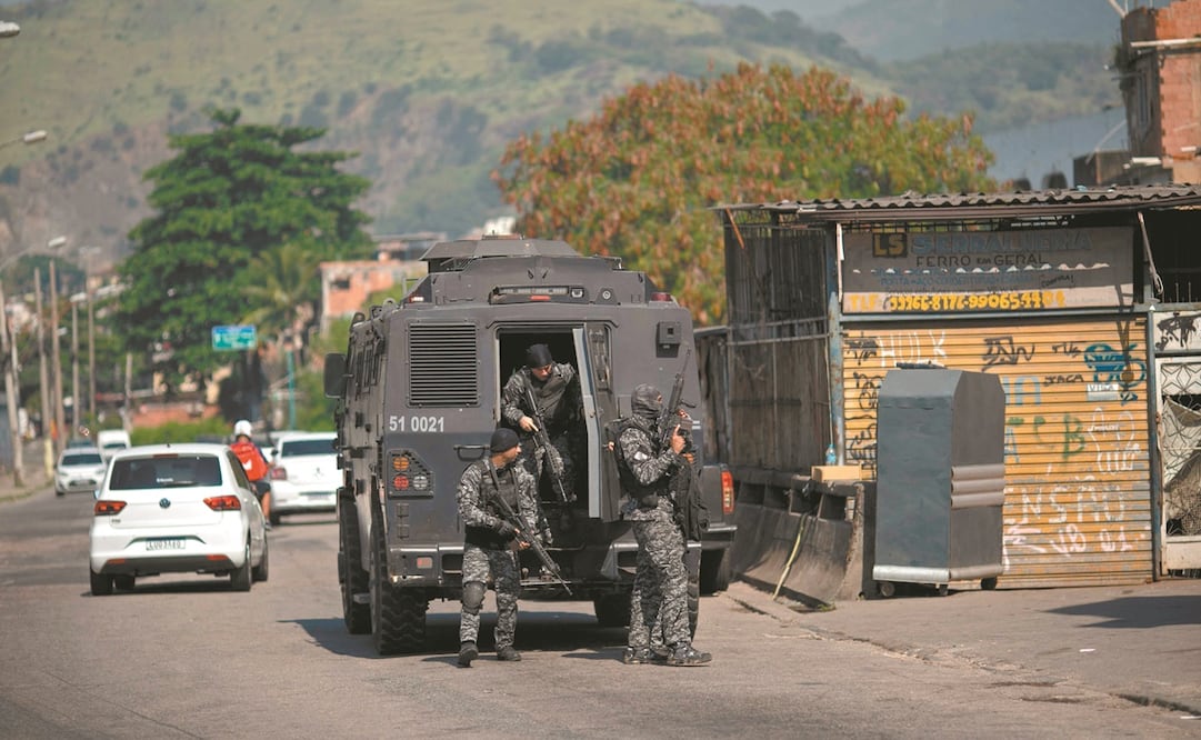 Agentes de la Policía Civil participan en un operativo contra presuntos narcotraficantes en Río de Janeiro, en mayo. Foto: Mauro Pimentel. AFP