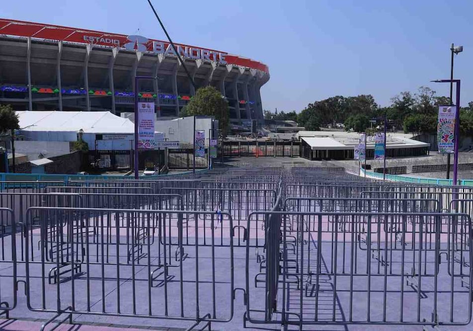 Abren al público el puente peatonal de Huipulco a días de la inauguración del Estadio Banorte. Foto: Fernanda Rojas / EL UNIVERSAL