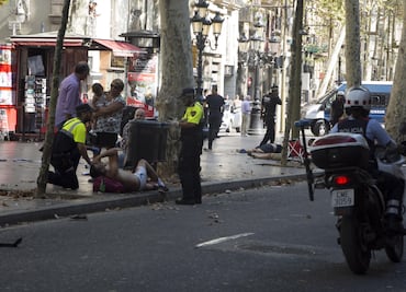 Videos muestran caos y horror tras atropello masivo en Barcelona