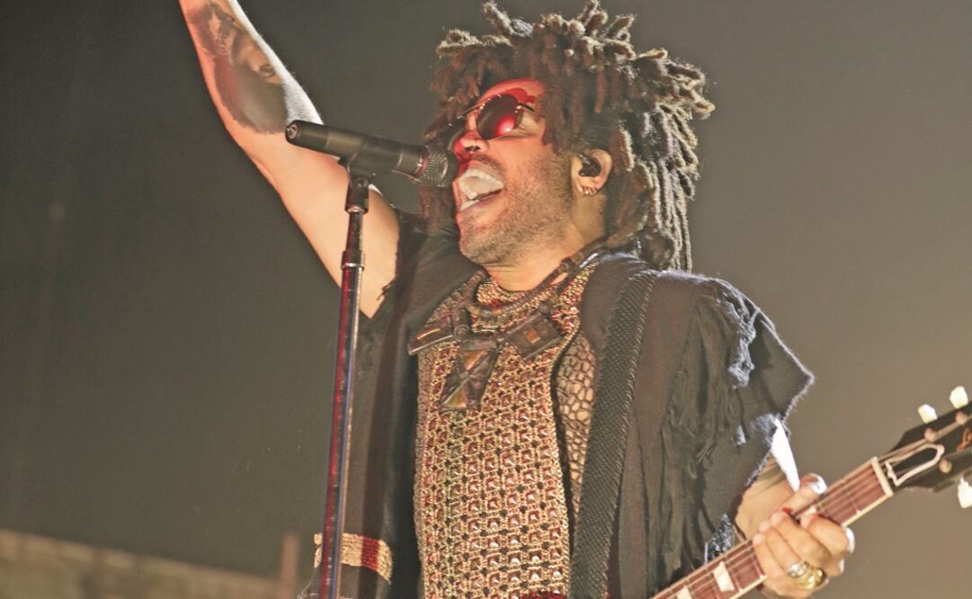 Tras 13 años de ausencia, el músico ofreció ayer su Raise Vibration Tour con un estilo entre sobrio y estrafalario. Foto: LUIS CORTÉS. EL UNIVERSAL