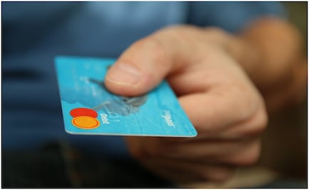 ¡Tarjetazo! Banqueros prevén que mexicanos usarán más tarjera de crédito por alza de precios