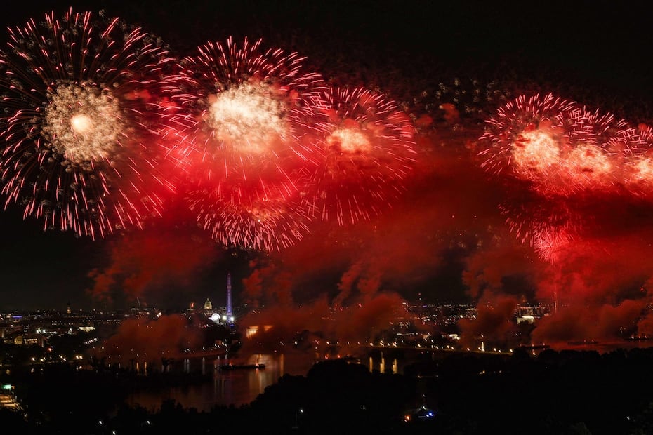 Fuegos artificiales estallan en el cielo durante las celebraciones del 4 de julio "Salute to America 250" el 4 de julio de 2026 en Washington, DC. Foto: AFP