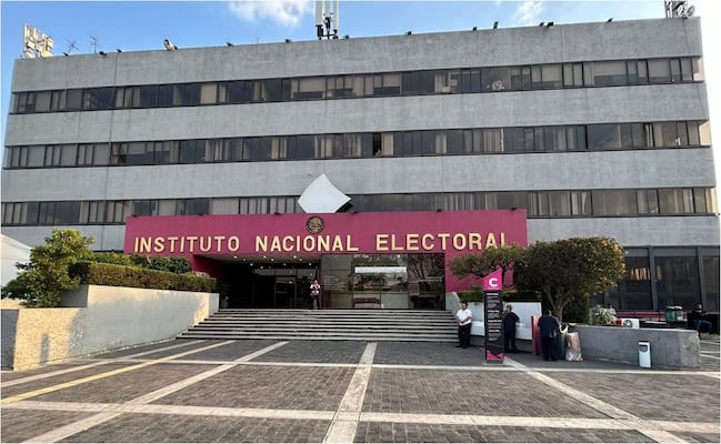 UIF envía “golpe sorpresa” de fiscalización al INE previo al nacimiento de nuevos partidos; consejeros cuestionan informe 