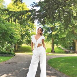 Grettell Valdez se pone la bata y entra al quirófano