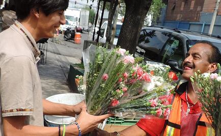 Consumo de flores aumenta en Día de Muertos, no así las ventas: comerciante