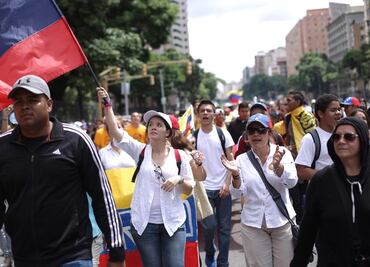 Estudiantes venezolanos se declaran en "protesta permanente"