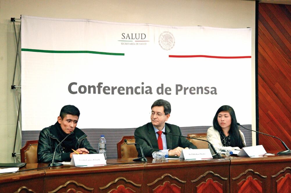 Pablo Kuri, subsecretario de Prevención y Promoción de la Salud (centro), dijo que de acuerdo con las cifras de la Ssa, el mayor porcentaje de madres de 10 a 19 años de edad, se ubica en Coahuila, Chihuahua, Guerrero, Tabasco y Durango (IRVIN OLIVARES)