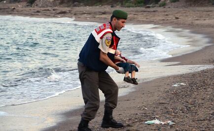 Cuando vi a Aylan, pensé en mi hijo: policía turco