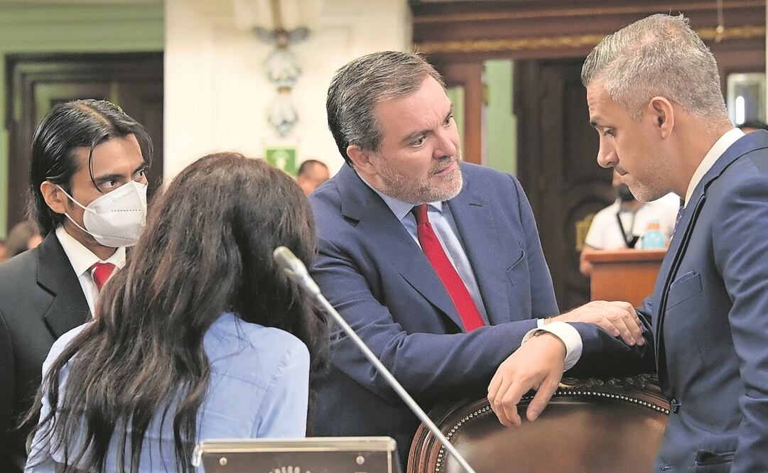 Federico Döring (centro) expuso que el PAN no va a caer en provocaciones por las especulaciones de Morena.