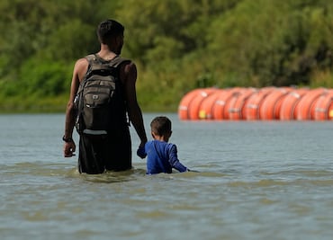 Corte Suprema de EU congela temporalmente nueva ley antimigrante en Texas