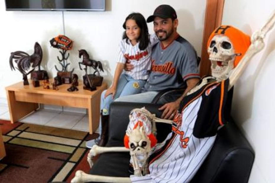 Rufino, la "Calaca Beisbolera" aficionada de Los Naranjeros