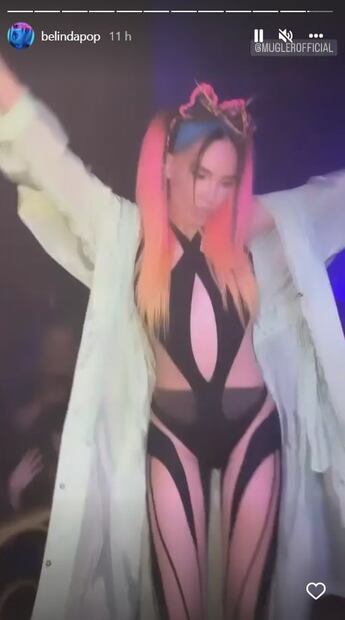 Belinda se besa con dos mujeres en el escenario y alborota a sus fans