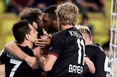 “Chicharito” llega a los 100