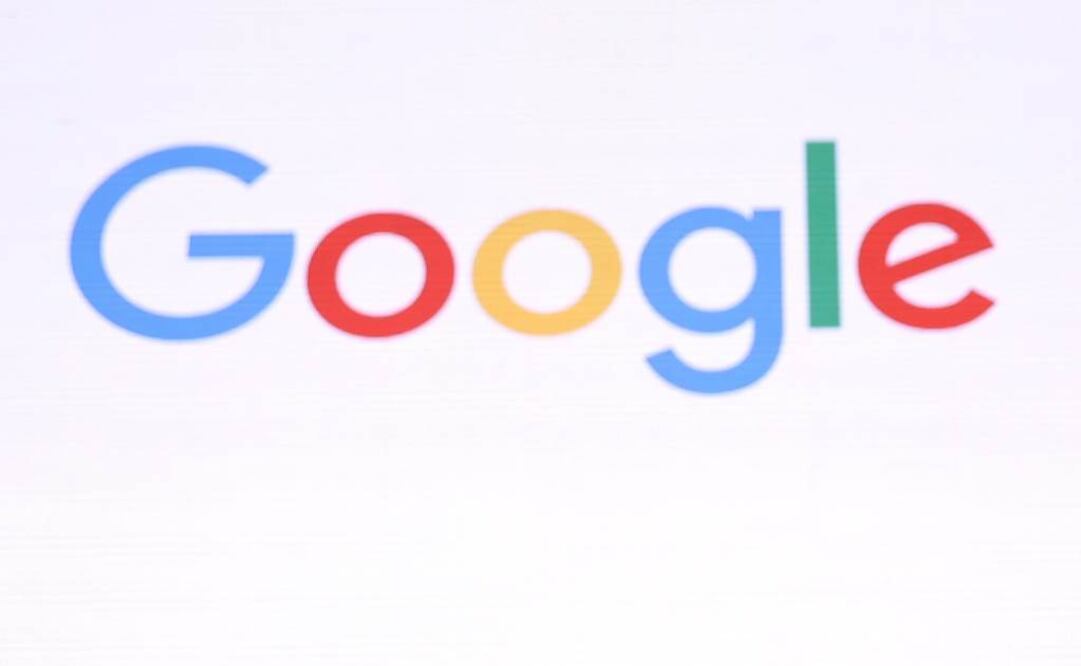 Google reta al Siri de Apple y abre su asistente digital al iPhone