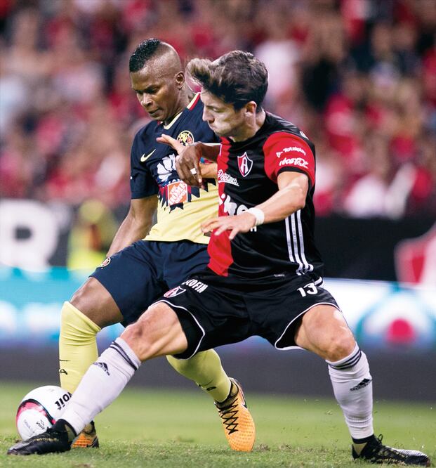 Un partido sordo entre amarillos y rojinegros se registró en el Jalisco (REFUGIO RUIZ. AP)