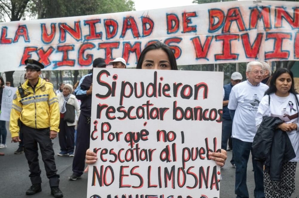 Una de las protestas con más asistentes fue la del Multifamiliar de Tlalpan, que se registró en Calzada de Tlalpan dirección Centro, entre las estaciones Las Torres y Ciudad Jardín del Tren Ligero. (FOTOS: CUARTOSCURO)
