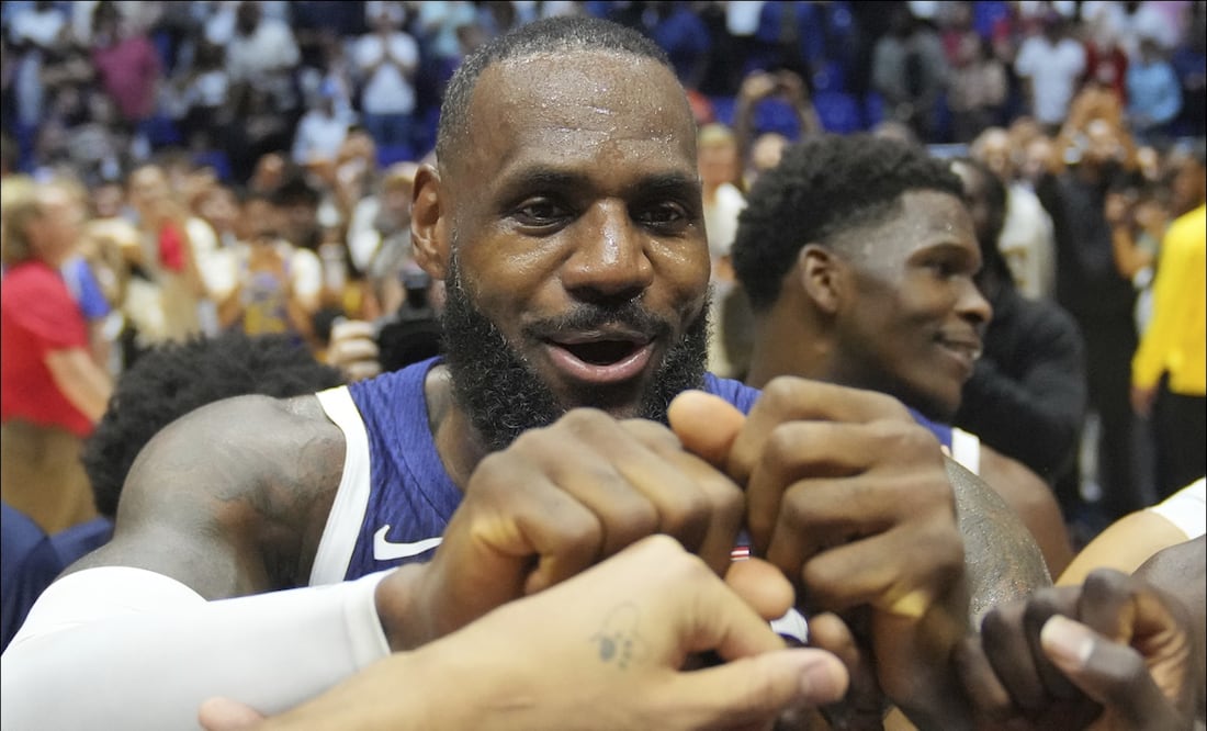 Lebron James será abanderado de Estados Unidos para la ceremonia de apertura de París 2024 - Foto: AP