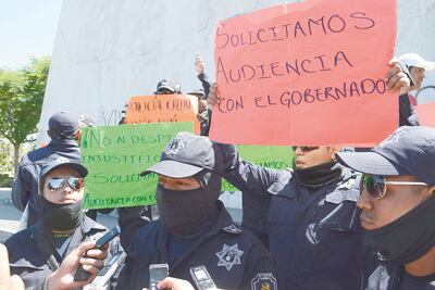 Acusan policías represalias por exigir mejoras