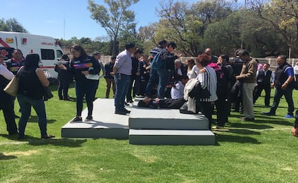 Grada cae en evento de Querétaro; esposa del gobernador y 9 atletas quedan lesionados