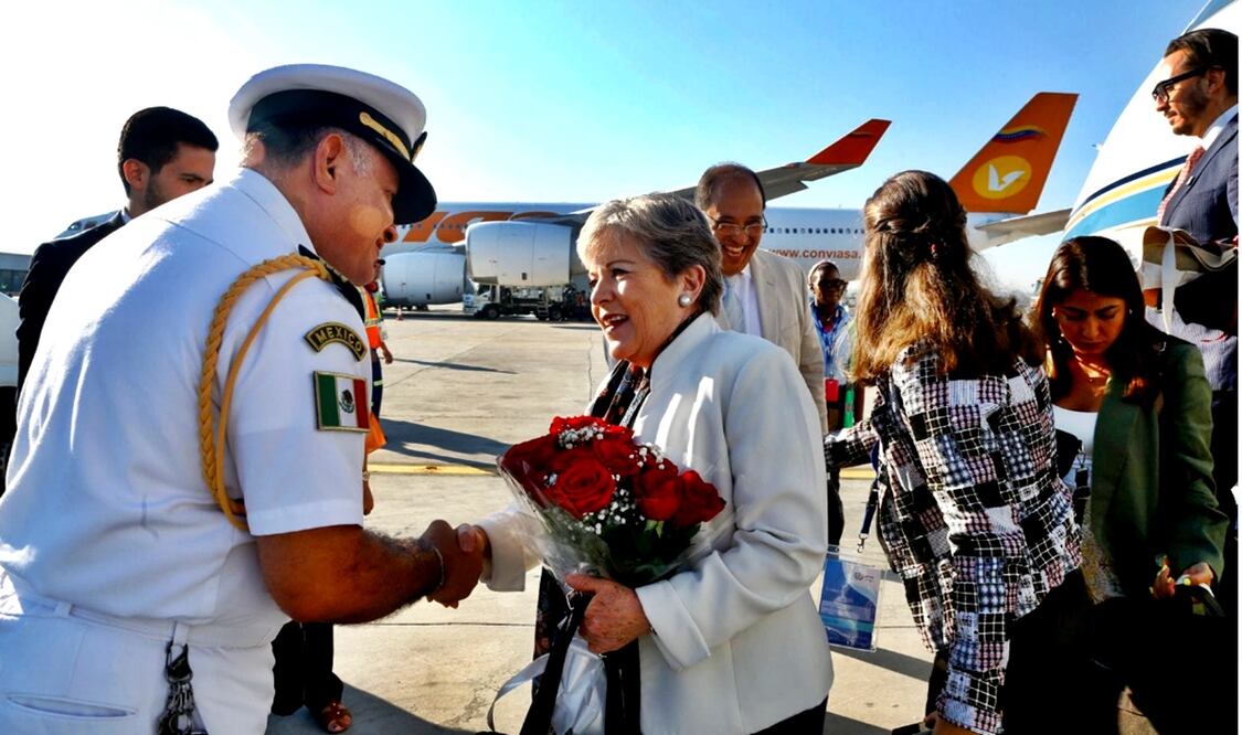 Alicia Bárcena, titular de la Secretaría de Relaciones Exteriores, realiza este viernes 15 de septiembre una visita de trabajo a La Habana, Cuba, para participar en la inauguración de la Cumbre del G77 + China. Foto: especial
