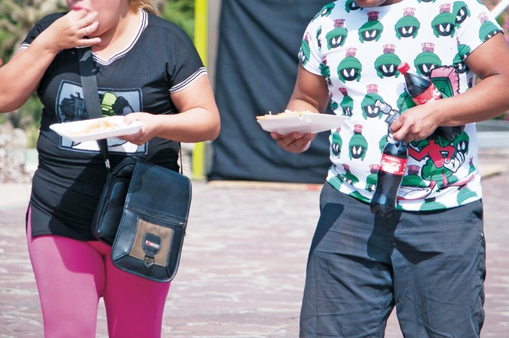 Especialistas advierten que en México no estamos familiarizados con el buen comer y, además, se necesita que la población realice más actividad física para gastar las calorías innecesarias. Foto: ARCHIVO EL UNIVERSAL
