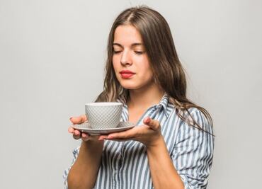 La infusión que debes tomar por las noches para reducir el colesterol y quemar grasa mientras duermes