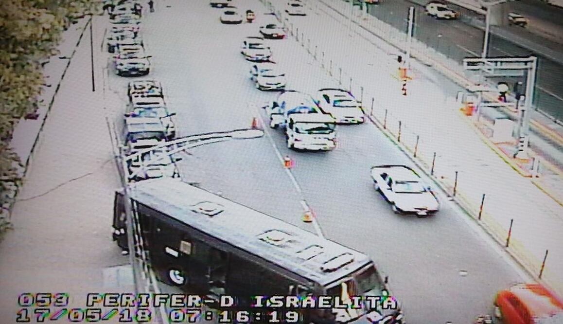 Dispositivo de vialidad y seguridad ante el arribo de manifestantes en Periférico Norte e inmediaciones del Deportivo Israelita. Foto: @OVIALCDMX 