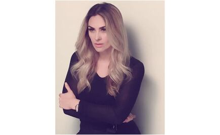 Aracely Arámbula seduce con su escote