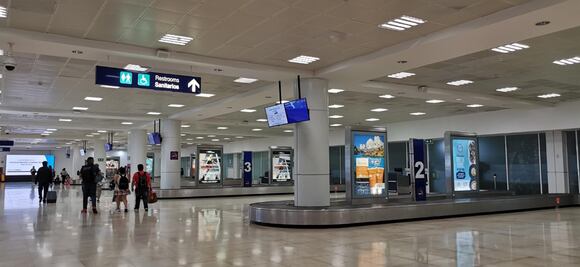 Cierran parcialmente el aeropuerto de Cancún ante baja de vuelos por Covid-19