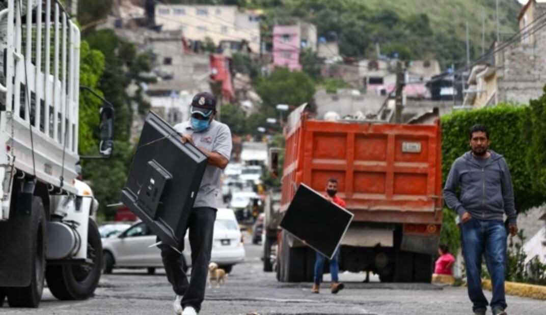 Entre lágrimas familias dejan sus casas en la “zona cero” del Cerro del Chiquihuite