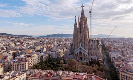 A un siglo de la muerte de Antoni Gaudí, llega a las alturas su obra magistral