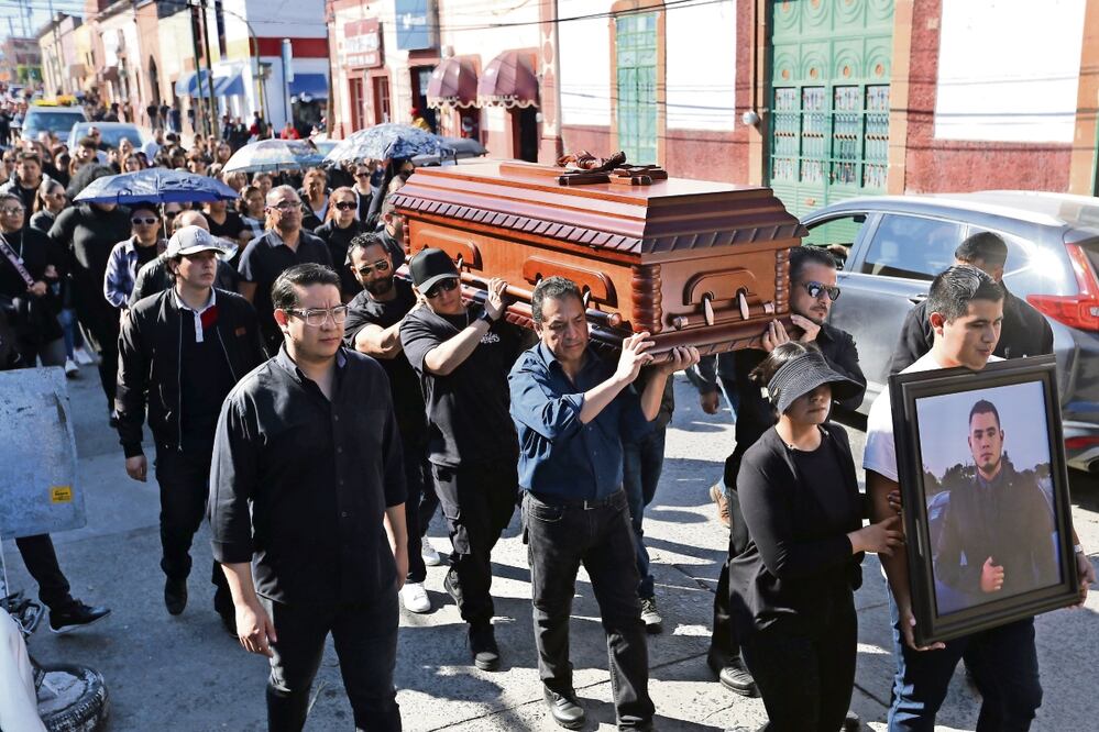 Salvatierra: entre el duelo, los habitantes exigen justicia por el asesinato de los 12 jóvenes en una posada