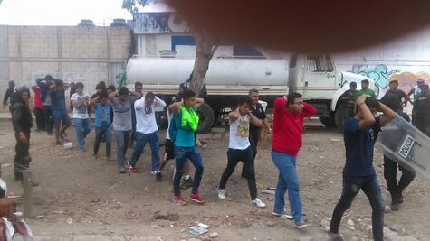 Detienen a 73 estudiantes indígenas en Chiapas