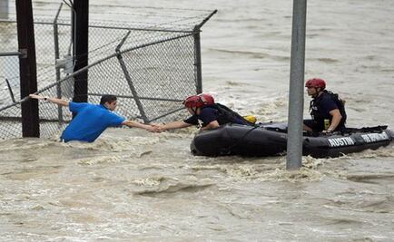 Storms kill eight in Texas, Oklahoma; floods sweep Houston