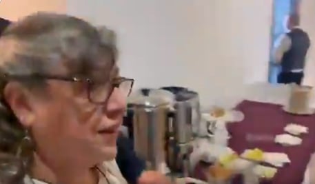 “La encargada de buscar ¡se esconde!”: Señalan “huída” por la cocina de la comisionada nacional de búsqueda