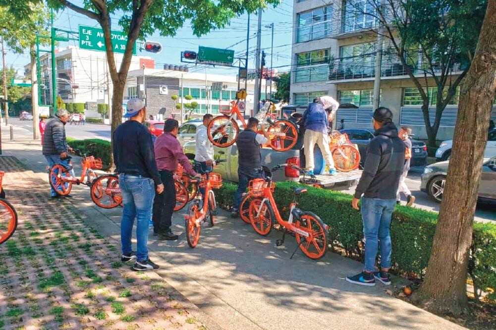Autoridades de Benito Juárez informaron que las bicicletas fueron retiradas por estar obstruyendo la vía pública e invitaron a Mobike a acudir a la alcaldía para recuperarlas. Foto: ESPECIAL