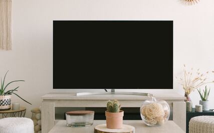 El truco para limpiar tu televisión de manera eficaz; dejará la pantalla impecable