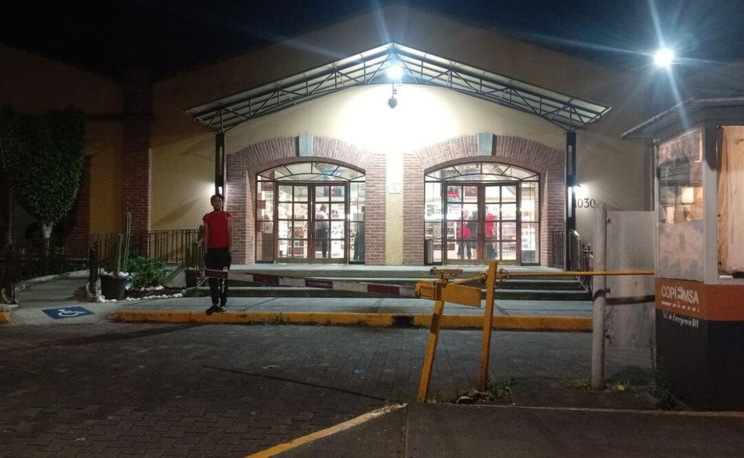 Roban con violencia una tienda departamental en Miguel Ángel de Quevedo. (09/07/25) Foto: Especial