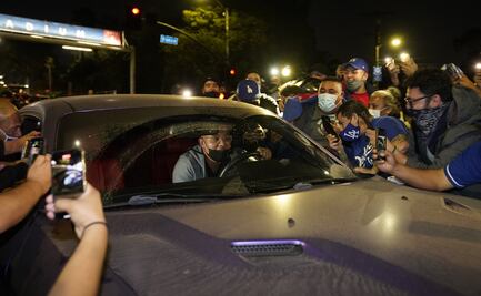 Así recibieron los aficionados de los Dodgers a Julio Urías en Los Angeles