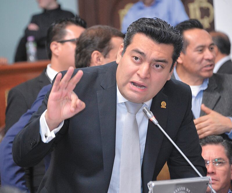 Diego Garrido encendió los ánimos al acusar a Claudia Sheinbaum de “erróneamente” mandar la terna de candidatos para ocupar la fiscalía. Foto/ ESPECIAL 