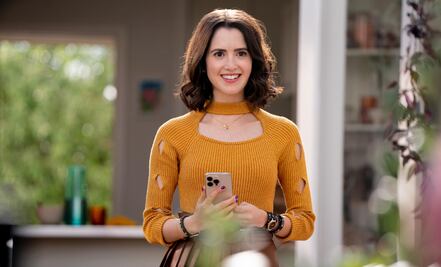 La comedia romántica en Netflix que dura 77 minutos y que causa furor en la plataforma