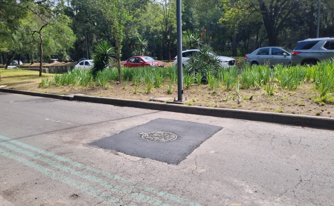 Coladera mal tapada ya fue reparada; tras caída de atletas en Maratón CDMX, Sobse corrige el desperfecto. Foto: Frida Sánchez