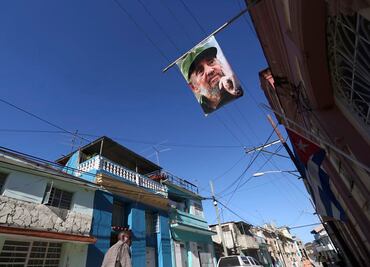 Raúl Castro preside el último relevo de la guardia de honor por Fidel