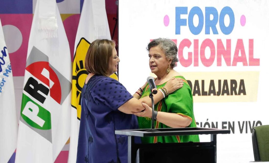 Xóchitl Gálvez y Beatriz Paredes durante el Quinto foro del Frente Amplio en Jalisco. 24 de agosto de 2023. Foto de Diego Simón EL UNIVERSAL