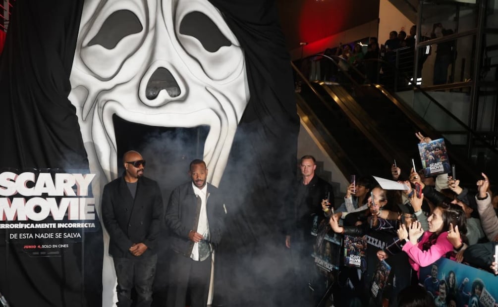 Anna Faris, Marlon Wayans y Shawn Wayans, elenco de "Scary Movie terroríficamente incorrecta", convivieron con fans de la saga en un cine ubicado en plaza Antara en Polanco. FOTO: CARLOS MEJIA/EL UNIVERSAL