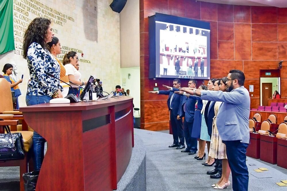 Los magistrados del nuevo Tribunal de Justicia Administrativa y Combate a la Corrupción rindieron protesta. El organismo fue creado por diputados de Morena y aliados. Foto: Especial