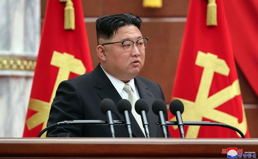 El líder Kim Jong Un habla durante una reunión del Partido de los Trabajadores. Foto: AP 