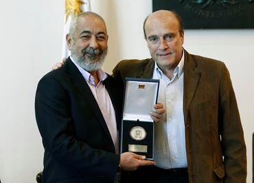 Leonardo Padura resalta la literatura de Cuba y de Uruguay