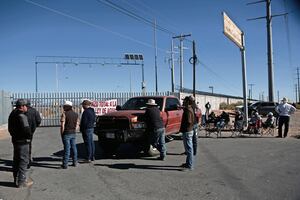 Transportistas mantienen bloqueos en 10 estados