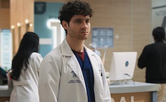 Martín Saracho, la “oveja negra” de una familia de médicos, ahora se pone la bata en “DOC”